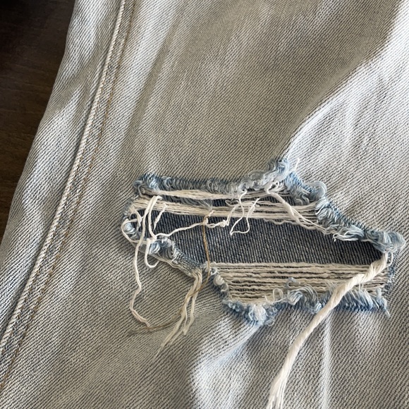 GARAGE light wash jeans with ripped detail - Picture 3 of 6